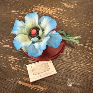 CAPODIMONTE Italy Handmade Vintage‎ Blue Porcelain Flower Figurine w/certificate